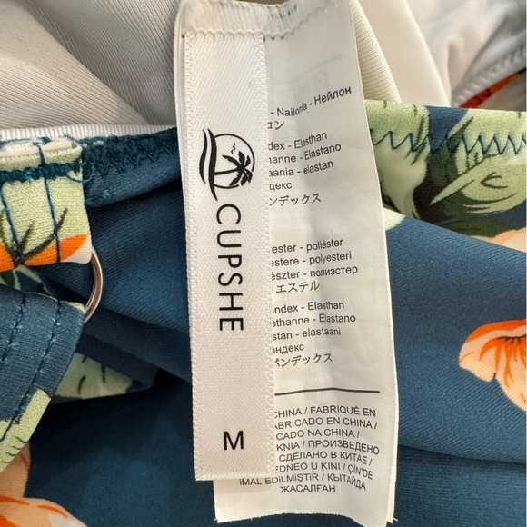 Cupshe Teal Floral Scalloped One Piece
Swimsuit Size M Beach Pool Vacation - Picture 9 of 14